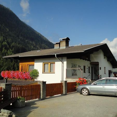 Haus Dorfblick Hotel Pragraten ภายนอก รูปภาพ