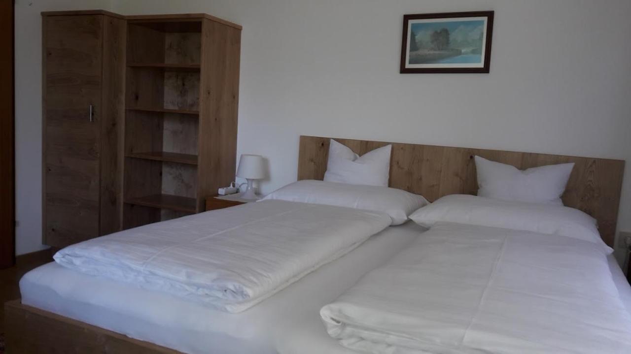 Haus Dorfblick Hotel Pragraten ภายนอก รูปภาพ