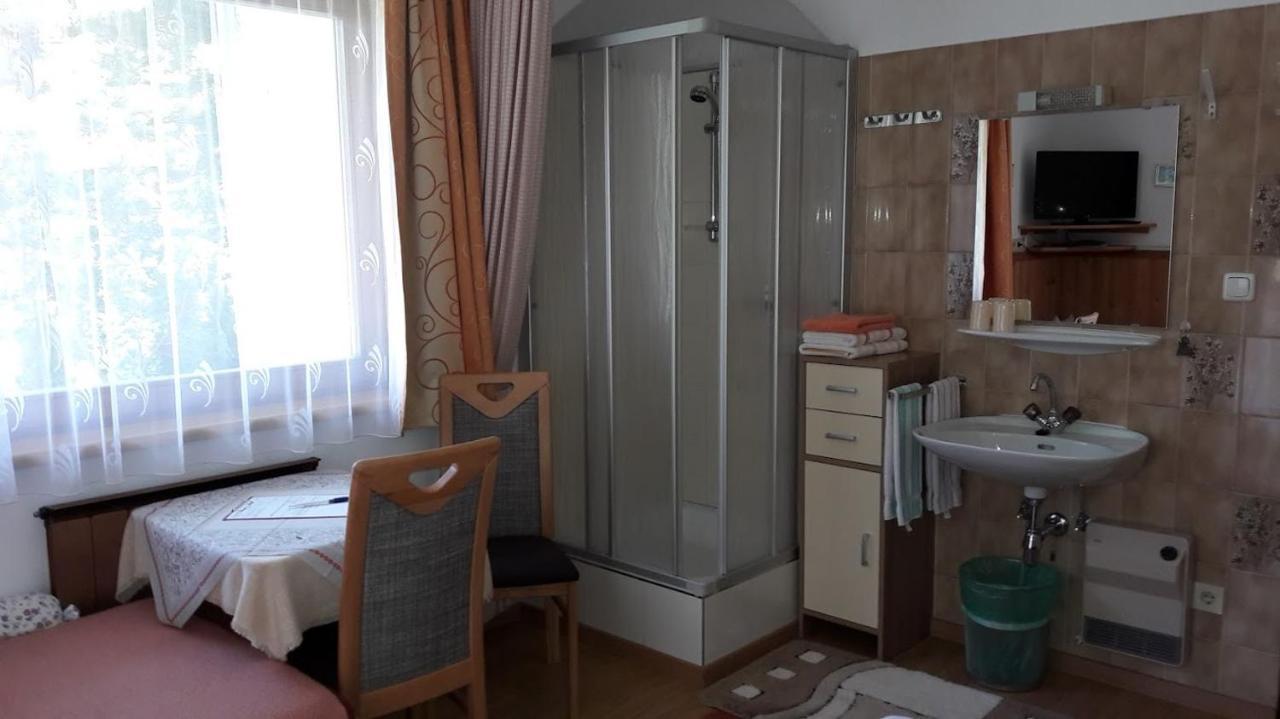 Haus Dorfblick Hotel Pragraten ภายนอก รูปภาพ