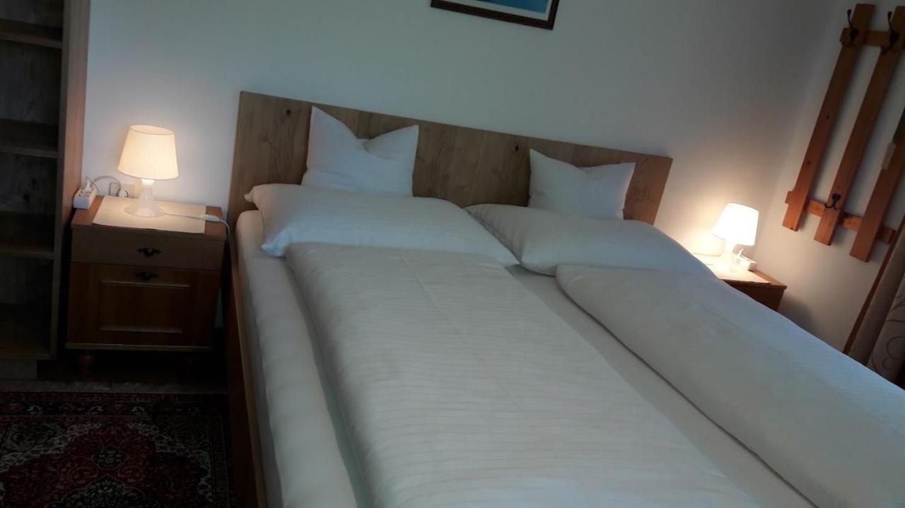 Haus Dorfblick Hotel Pragraten ภายนอก รูปภาพ