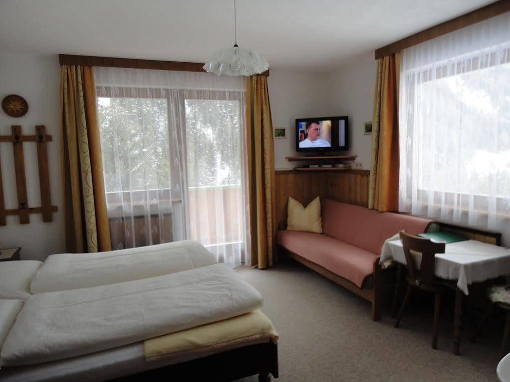 Haus Dorfblick Hotel Pragraten ภายนอก รูปภาพ