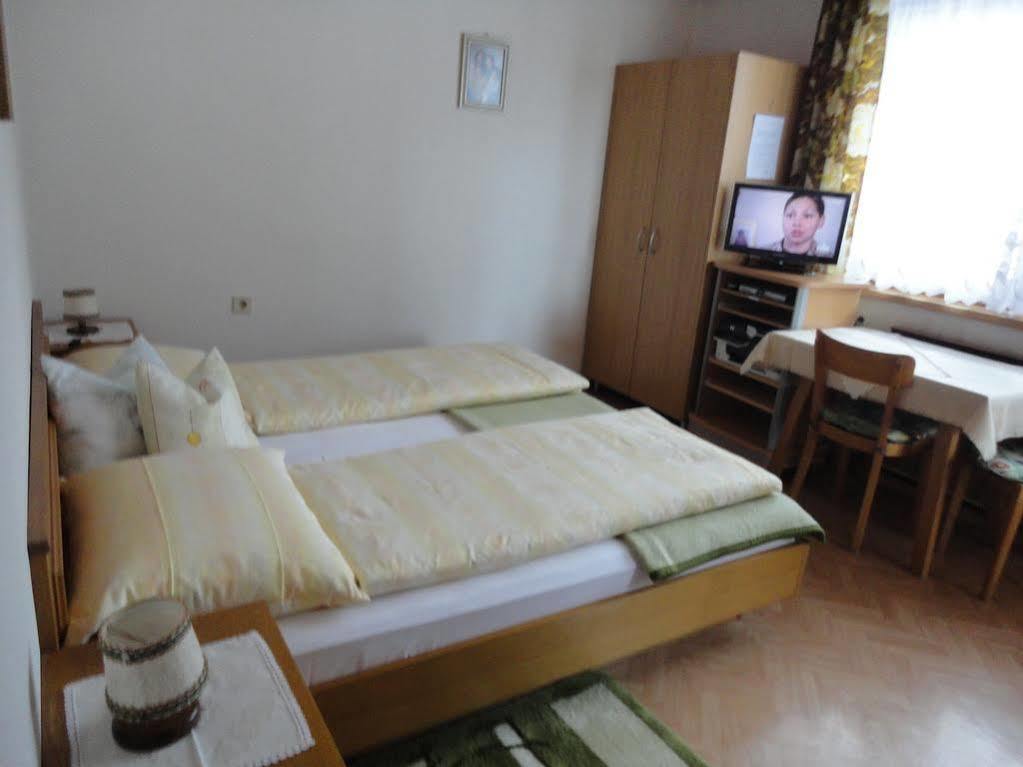 Haus Dorfblick Hotel Pragraten ภายนอก รูปภาพ